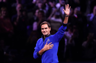 Federer rơi nước mắt trong trận đấu kết thúc sự nghiệp