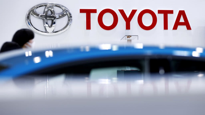 Dù chậm chân trong cuộc đua xe điện, Toyota vẫn bảo vệ ngôi vị nhà sản xuất ô tô bán chạy nhất thế giới năm thứ 3 liên tiếp