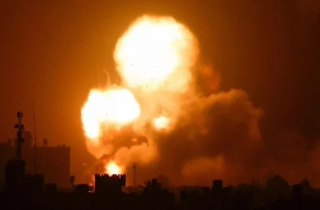 Israel không kích dữ dội Dải Gaza trong đêm