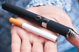 Bộ Y tế đề nghị xử nghiêm việc mua bán thuốc lá điện tử