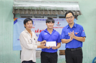 Đoàn Thanh niên Tổng Công ty Khí Việt Nam trao tặng Nhà tình bạn tại Thị trấn Nhà Bè