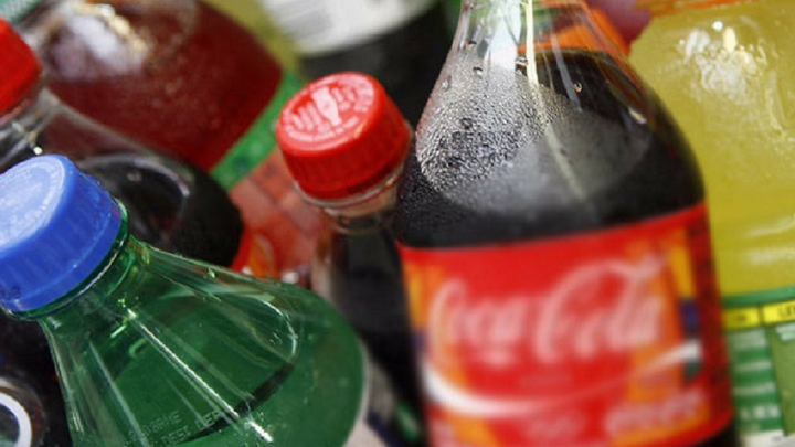 Tại sao người ta không đóng chai nước ngọt đầy đến nắp?