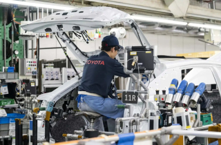 Sản xuất công nghiệp của Nhật Bản giảm mạnh do bê bối của Toyota