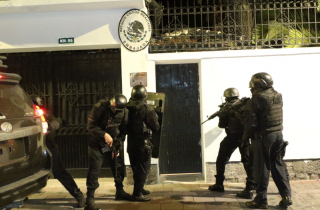 Nhân viên ngoại giao Mexico về nước sau vụ Ecuador đột kích Đại sứ quán