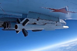 Su-35 Nga có thể tấn công F-16 Ukraine từ khoảng cách 400 km