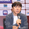 HLV Shin Tae-yong mỉa mai trọng tài đóng kịch, xử ép U23 Indonesia