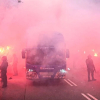 Cổ động viên Barcelona tấn công xe buýt chở đội nhà