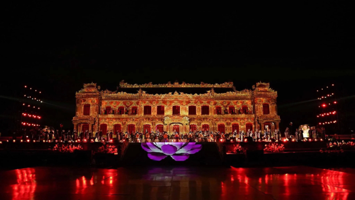 Cung điện 5,5 triệu USD rực sáng trong đêm khai mạc Festival Huế 2024