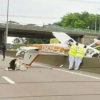Máy bay chở khách du lịch lao xuống đường cao tốc ở Pháp
