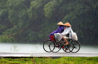 Bắc Bộ và Thanh Hóa mưa to, Hà Nội nắng gián đoạn, mưa chiều tối và đêm