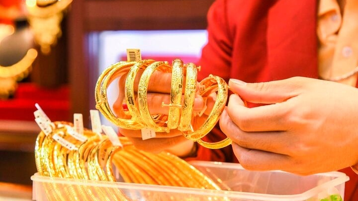 Giá vàng hôm nay 30/8: Quay đầu tăng