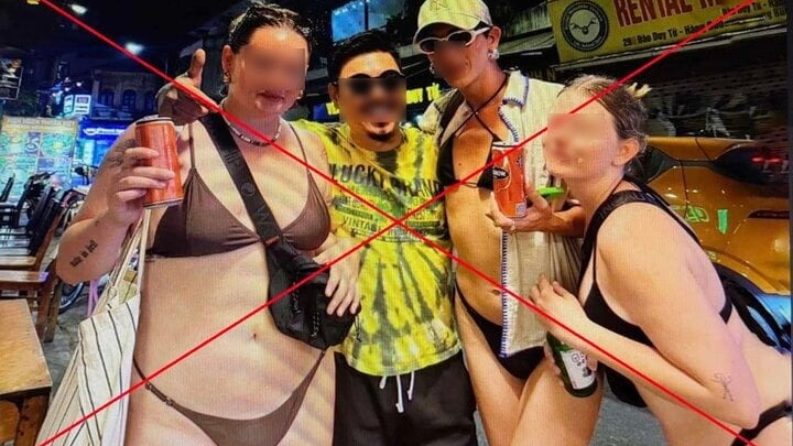 Hà Nội ngàn năm văn hiến, không thể để du khách mặc bikini tung tăng phố cổ