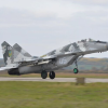 Bức ảnh MiG-29 hạ cánh xuống cánh đồng cải dầu Ukraine gây sốt