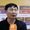 HLV Kim Sang-sik không đến sân xem V.League