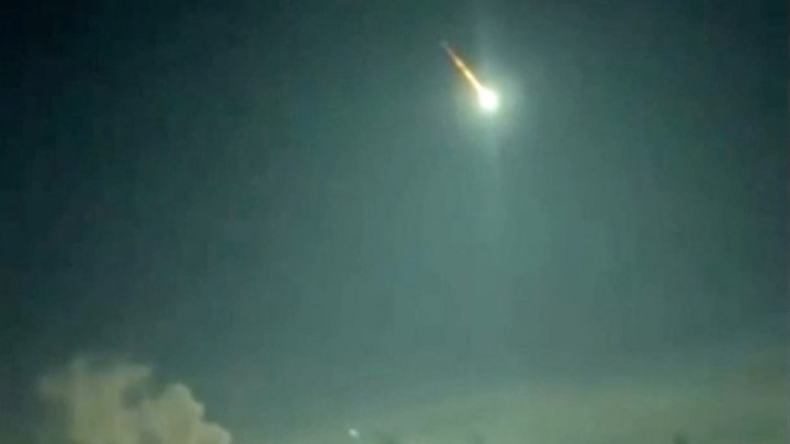 Tiểu hành tinh rơi thắp sáng bầu trời ở Nga