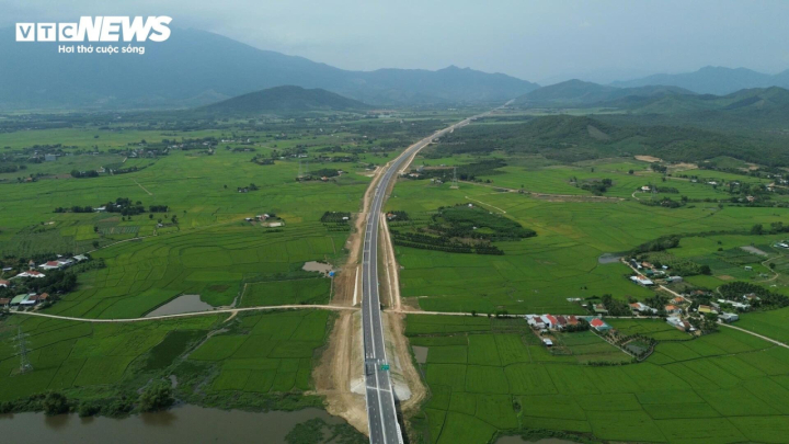 Cận cảnh 70km cao tốc Nha Trang - Vân Phong sắp thông xe