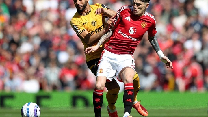 Thua đối thủ yếu, Man Utd chính thức trụ hạng