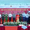Thủ tướng trải nghiệm xác thực điện tử làm thủ tục lên tàu bay bằng VNeID