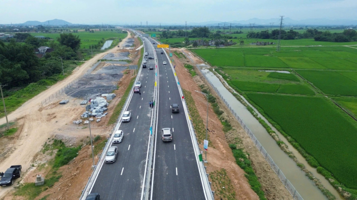 Bố trí lực lượng bảo đảm an toàn trên các tuyến cao tốc mới đưa vào khai thác