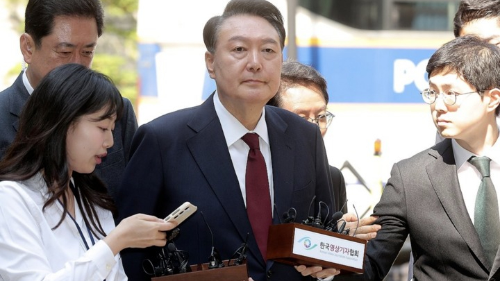 Cựu Tổng thống Hàn Quốc Yoon Suk-yeol lần đầu xuất hiện công khai ở tòa