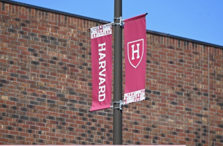 Tổng thống Mỹ cân nhắc chuyển 3 tỷ USD tài trợ từ Harvard cho các trường nghề