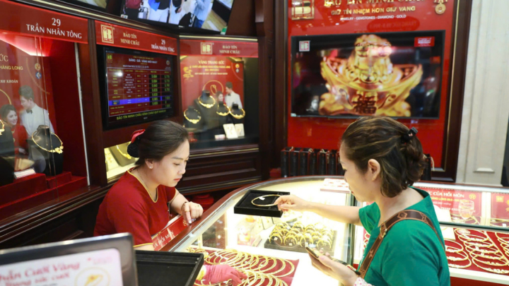 Sáng 4-7, giá vàng giảm xuống dưới mốc 121 triệu đồng/lượng