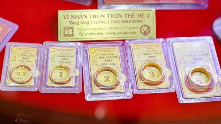 Giá vàng hôm nay 6/7: Tăng nhẹ nhưng vẫn ở thế giằng co