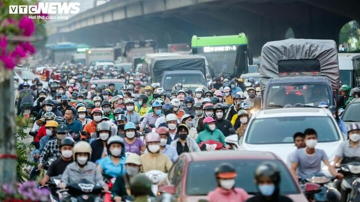 Hà Nội cấm xe máy xăng dầu chạy trong Vành đai 1 từ tháng 7/2026