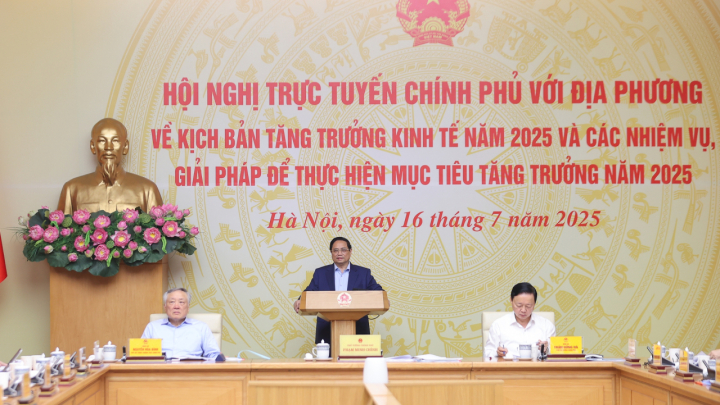 Thủ tướng: Phấn đấu tăng trưởng kinh tế năm 2025 từ 8,3-8,5%