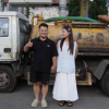 Tưởng ế vì nghề dọn phân, không ngờ có người đẹp vượt 700km đến kết đôi
