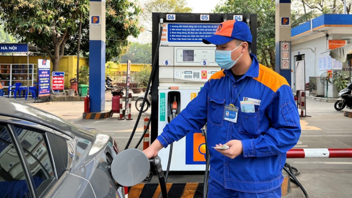 Giá bán lẻ 2 mặt hàng xăng cùng giảm hơn 200 đồng/lít