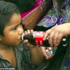 Thị trấn nghiện Coca-Cola do quá nghèo, trẻ nhỏ uống coca thay sữa