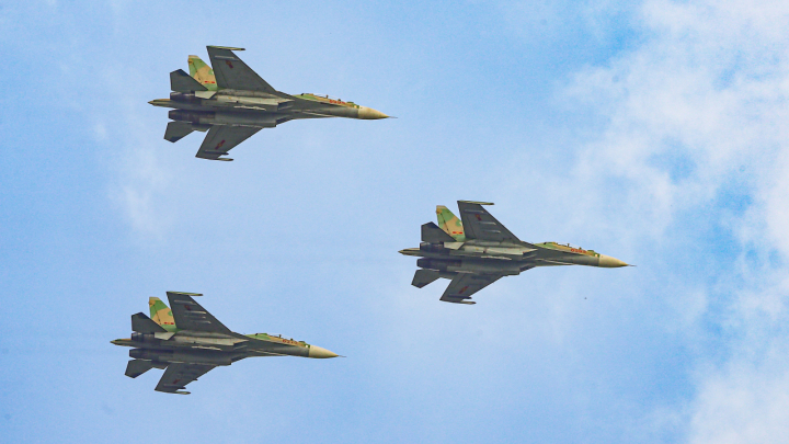 Màn trình diễn của đội hình máy bay chiến đấu tham gia nhiệm vụ A80