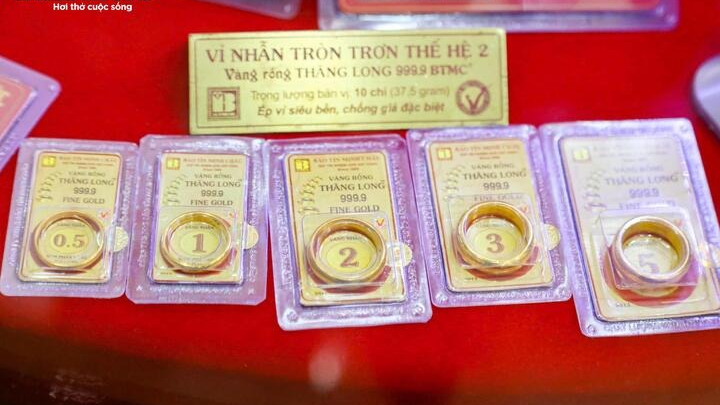 Mua vàng nhẫn lúc giá đỉnh, người mua lỗ bao nhiêu?