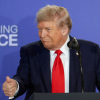 Ông Trump đổi lập trường, bỏ yêu cầu ngừng bắn ở Ukraine