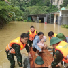 Nước sông Thanh Hoá vượt báo động 3, lực lượng chức năng cấp tập giúp dân sơ tán