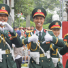 Chiến sĩ A80 'thả tim', vẫy tay chào người dân chờ xem sơ duyệt diễu binh