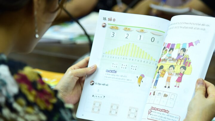 Bộ Chính trị yêu cầu cần có một bộ sách giáo khoa thống nhất toàn quốc