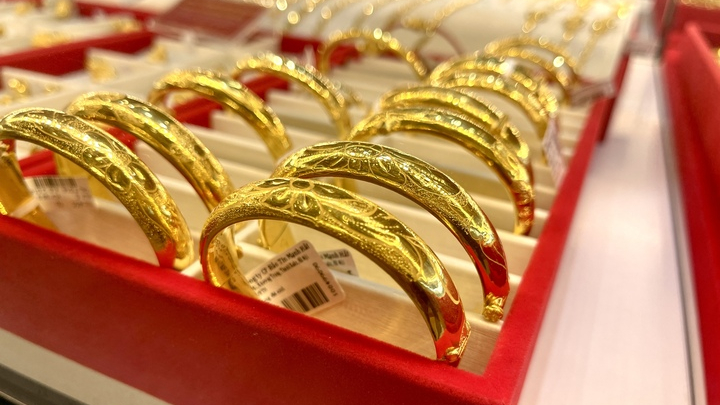 Giá vàng hôm nay 27/8: Tăng dựng đứng, tiến sát 3.400 USD/ounce