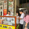 Thực phẩm “bẩn” rình rập cổng trường: Bao giờ hết lo?