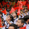 Nhiều trường không nhận hoa ngày khai giảng, mong đổi sang học bổng cho học sinh