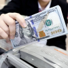 Nhiều ngân hàng niêm yết giá bán USD kịch trần