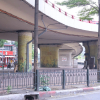 Cháy bãi giữ xe gầm cầu Vĩnh Tuy: Vì sao gầm cầu các ga metro vẫn trông giữ?