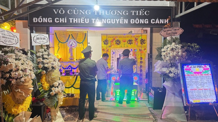 Thiếu tá Công an ở Đắk Lắk hy sinh: Vợ khóc nghẹn, con trai mới ngày đầu đi học