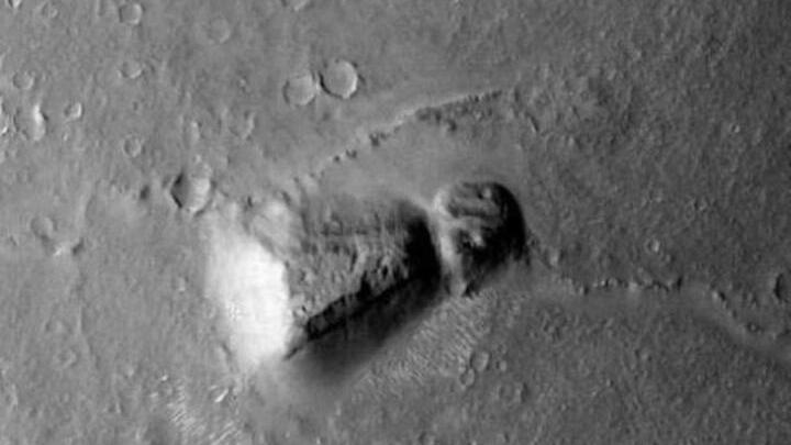 Cấu trúc hình chìa khóa bí ẩn trên sao Hỏa