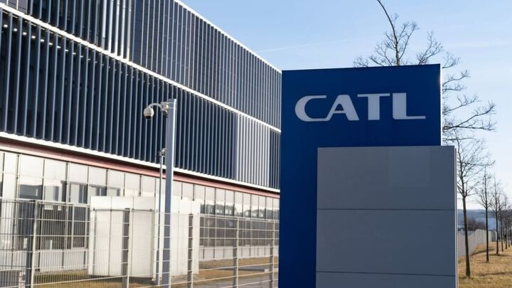 Trung Quốc: Ra mắt pin xe điện sạc 10 phút đi được gần 500 km