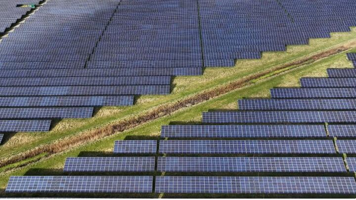 Không phải Mỹ, đây mới là quốc gia đứng thứ 2 trong cuộc đua năng lượng mặt trời