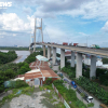 Loạt gầm cầu ở TP.HCM thành nhà tiền chế, bãi giữ xe