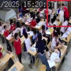 Vụ học sinh giật tóc, xô ngã cô giáo: Cần can thiệp tâm lý thay vì trừng phạt
