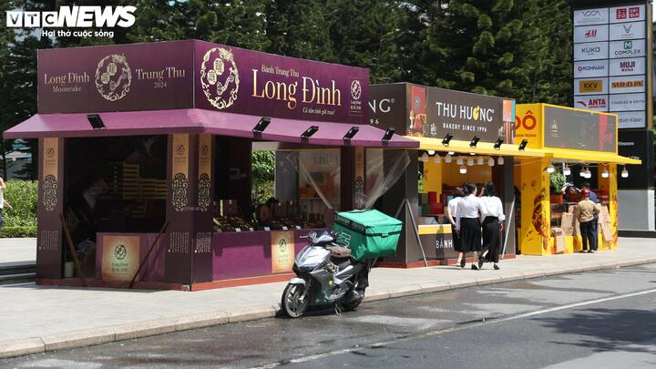 Sát Tết Trung Thu, quầy bánh treo biển đại hạ giá 100.000 đồng/3 chiếc